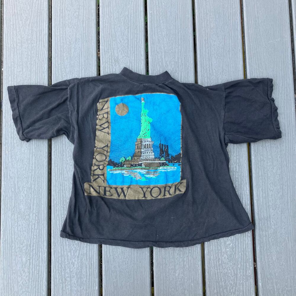 Vintage Y2K New York City Statue of Liberty black graphic tshirt
